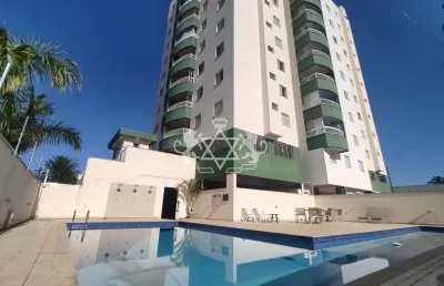 Espaçoso apartamento à venda com vistas deslumbrantes em andar alto e com exposição solar perfeita