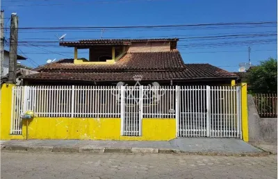 Oportunidade de sobrado à venda, 03 dormitórios, sendo 01 suíte master, com piscina e sauna, região