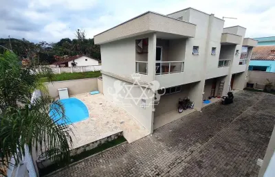 Lindo sobrado à venda, em condomínio com piscina, 02 suítes, 500 metros da praia massaguaçu, caragu