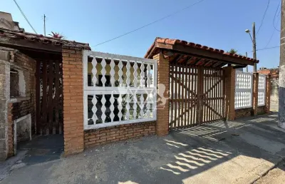 Casa à venda,  02 dormitórios, com piscina, a 400 metros da praia, jardim porto novo, caraguatatuba