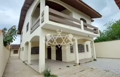 Belíssimo sobrado com 03 dormitórios com 01 suíte, churrasqueira com fogão a lenha, garagem para 05