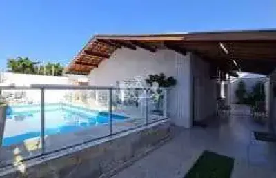 Linda casa à venda com 03 dorms. sendo 01 suíte, área gourmet completa com churrasqueira, piscina,