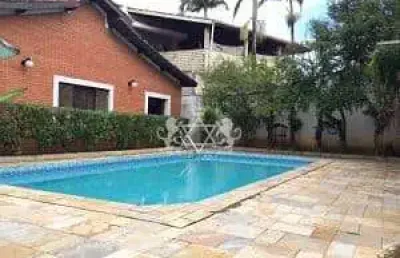 Linda casa à venda, 630m² área total, 200 metros da praia das palmeiras, 04 suítes, piscina, aceita