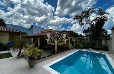 Oportunidade única - casa à venda com 2 edículas, 100 metros da praia com  700 m² /at, ampla área d