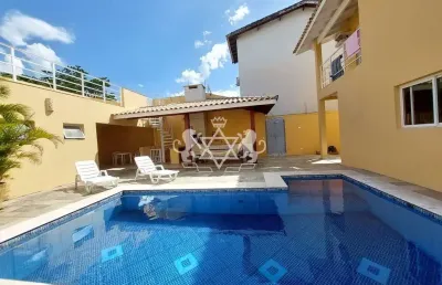 Lindo sobrado à venda, 04 dormitórios, sendo 01 suíte, piscina, na quadra da praia, jardim primaver