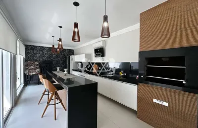 Casa à venda 'mobiliada'  a 200 metros da praia, 4 dormitórios sendo 2 suítes com 550m² at i 320m²