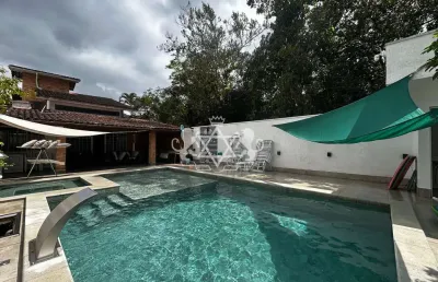 Sobrado à venda, 4 dorm sendo 2 suites, 450m² de at i 175m² au, área de lazer, churrasqueira e pisc