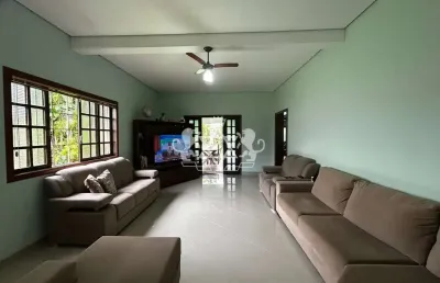 Casa à venda,  1 000 m² de área total, 3 dormitórios sendo 1 suite no bairro  martim de sá, caragua