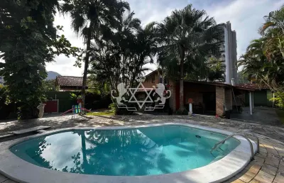 Casa à venda, 1080m²de área total, a 200 metros da praia, martim de sá, caraguatatuba, sp
