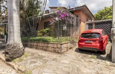 Casa para venda  no bairro três figueiras em porto alegre