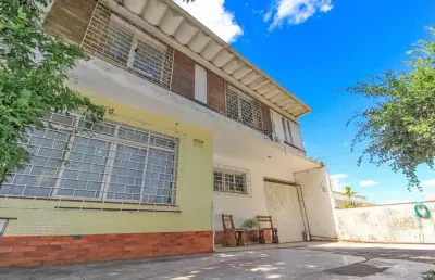 Casa para venda  no bairro três figueiras em porto alegre