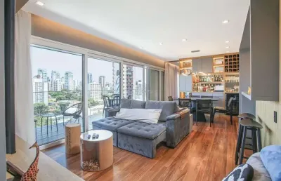 Apartamento 1 dormitório (95m²), 1 suíte, varanda, reformado e mobiliado, 2 vagas. a poucos metros da faria lima
