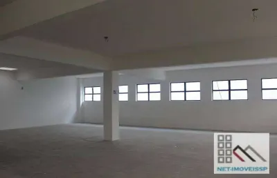 Galpão (2.750m²), 6 banheiros, 3 vagas. a 900 metros da estação da lapa
