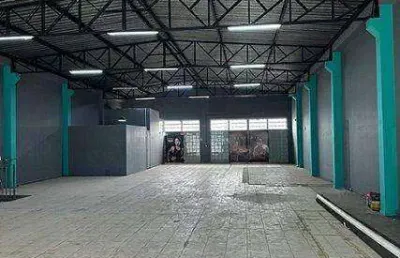 Galpão comercial (440m²), 3 banheiros, 3 vagas. região central de atibaia