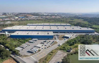 Galpão comercial (6.131m²), 8 banheiros, 12 vagas. localização estratégica e segurança para estocagem e armazenagem