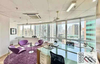 Conjunto comercial (99m²), 2 banheiros, mobiliado. 3 vagas. a 200 metros da estação berrini da cptm