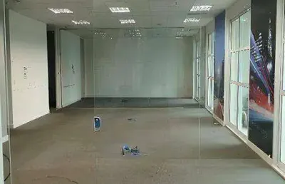 Conjunto comercial (210m²), 2 banheiros, 6 vagas, terraço. a 200 metros do shopping morumbi