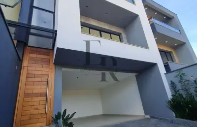 Geminado tríplex de 177m² | acabamento impecável | suíte com closet | design sofisticado | duas demi suíte