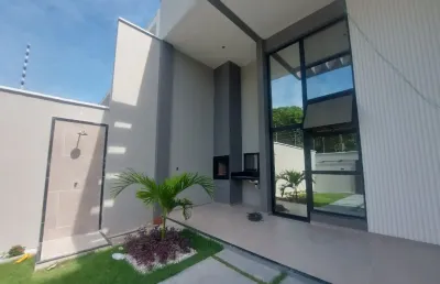 Casa plana com pé direito elevado com 03 suítes próximo à maestro lisboa
