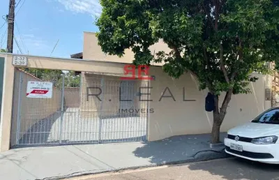 Casa com 3 quartos para alugar na Vila Independência, Bauru 