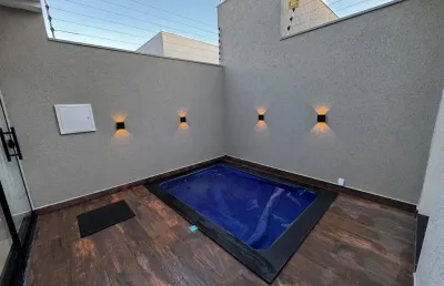 Casa no jardim itália / piscina  • área total: 200 m²   • área construída: 137 m²