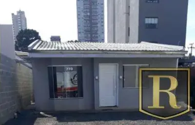Casa para locação em guarapuava, trianon, 3 dormitórios, 1 banheiro, 2 vagas