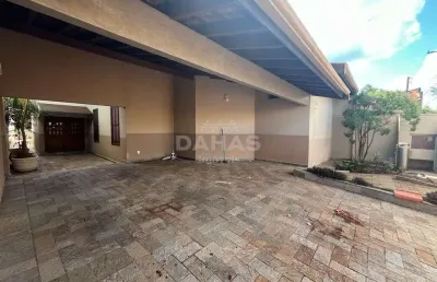 Casa com 3 quartos para alugar no Centro, Barretos 