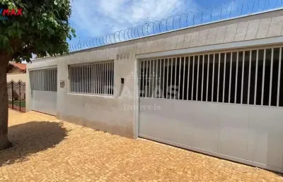 Casa com 3 quartos à venda no Centro, Barretos 