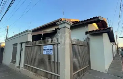 Casa com 3 quartos para alugar no Centro, Barretos 