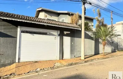 Casa com 3 suítes sendo 1 suíte no térreo, são 230 metros de construção