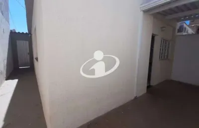 Casa com 2 quartos para alugar na nossa senhora aparecida, uberlândia  por r$ 1.300