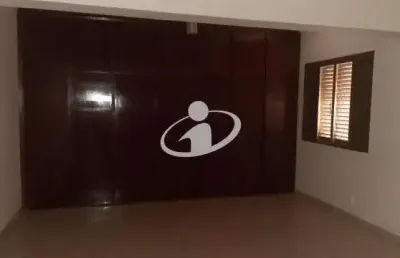Casa com 5 quartos para alugar no centro, uberlândia  por r$ 5.970