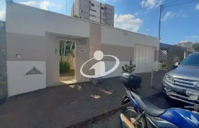 Casa com 3 quartos para alugar no conjunto segismundo pereira, uberlândia  por r$ 4.700