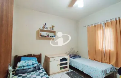 Casa com 5 quartos à venda no santa mônica, uberlândia , 212 m2 por r$ 700.000