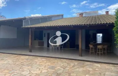 Casa com 4 quartos à venda no presidente roosevelt, uberlândia , 227 m2 por r$ 1.090.000