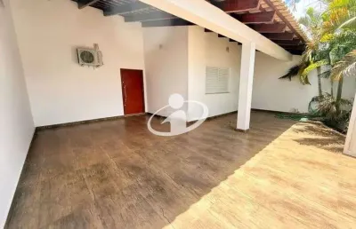 Casa com 3 quartos para alugar no jardim karaíba, uberlândia  por r$ 5.500