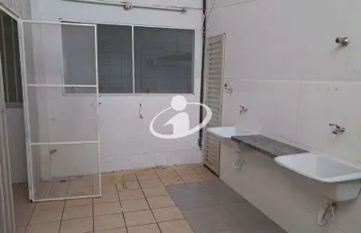 Casa com 6 quartos para alugar no martins, uberlândia  por r$ 4.500