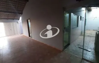 Casa com 3 quartos para alugar no jardim ipanema i, uberlândia  por r$ 2.500