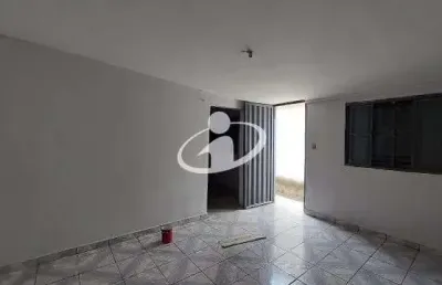 Casa com 1 quarto para alugar no luizote de freitas, uberlândia  por r$ 680