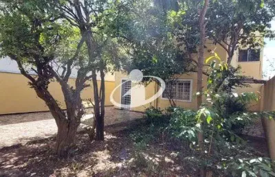 Casa com 5 quartos à venda no santa mônica, uberlândia , 207 m2 por r$ 750.000