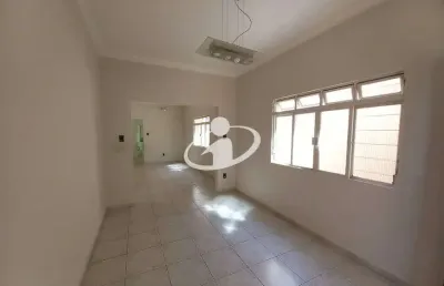 Casa com 3 quartos para alugar no brasil, uberlândia  por r$ 4.000