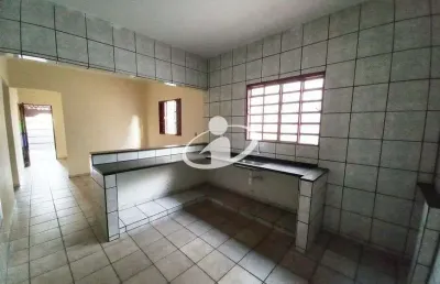 Casa com 3 quartos para alugar no jardim das palmeiras, uberlândia  por r$ 1.500