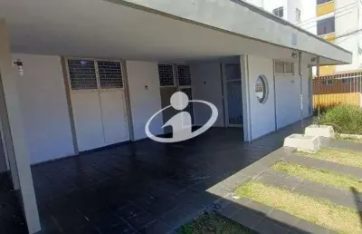 Casa com 3 quartos para alugar no brasil, uberlândia  por r$ 5.000
