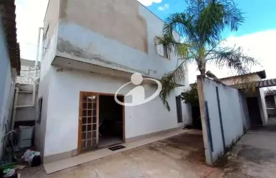 Casa com 2 quartos para alugar no jardim patrícia, uberlândia  por r$ 2.000