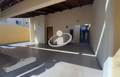 Casa com 3 quartos para alugar no santa mônica, uberlândia  por r$ 4.700