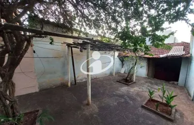 Casa com 3 quartos para alugar no osvaldo rezende, uberlândia  por r$ 1.400