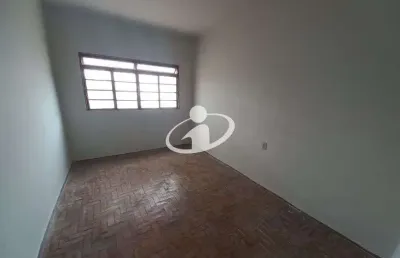 Casa com 2 quartos para alugar no centro, uberlândia  por r$ 1.600