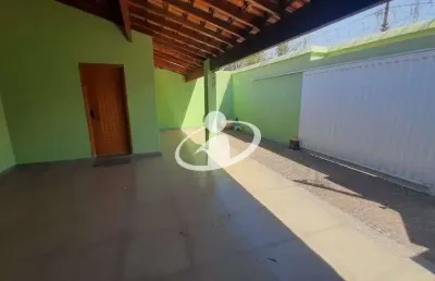 Casa com 3 quartos para alugar em granada, uberlândia  por r$ 3.600