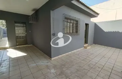 Casa com 3 quartos para alugar no martins, uberlândia  por r$ 2.200