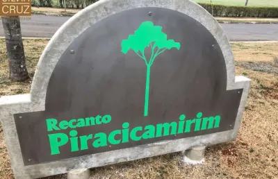 Terreno plano em residencial fechado, com estrutura de lazer no bairro piracicamirim
